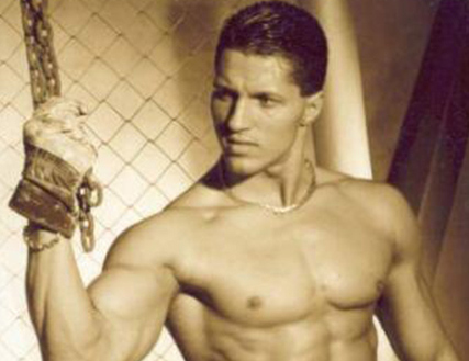 Zsolt chippendale táncos